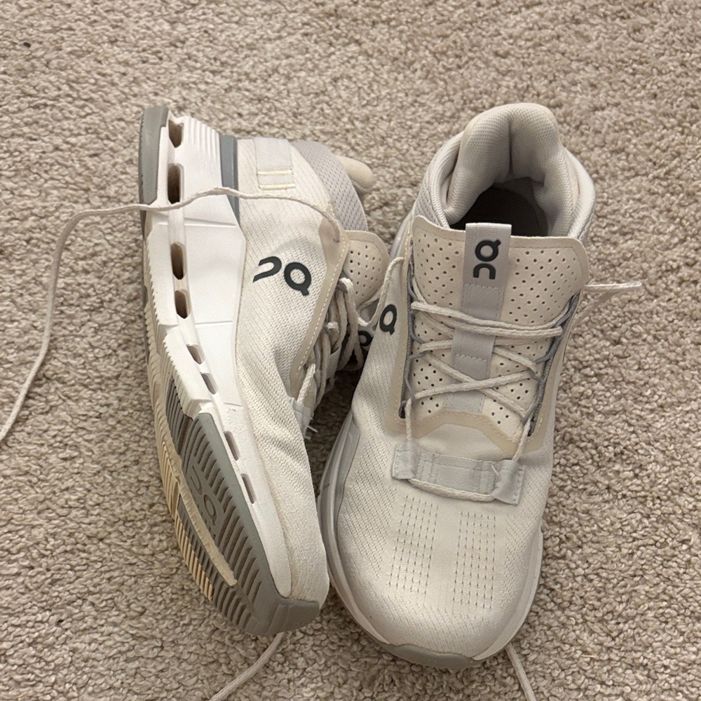 On Running Kids Cream and Gray Sneakers